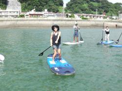 9/4 AM SUP(サップ、スタンドアップパドル)体験スクール付きレンタル　 鎌倉ハイサーフ